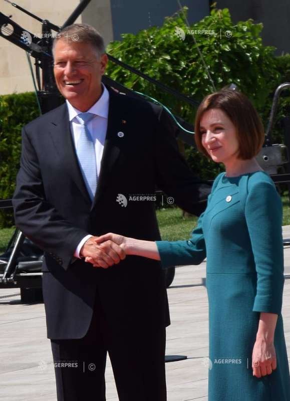 President Iohannis on his way to European Political Community's summit: Moldova is not alone