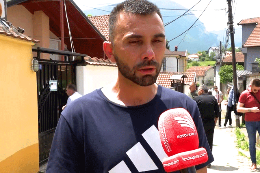 Through tears, the family member of the victims in Peja tells how they managed to get the dead bodies out