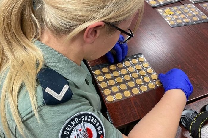 Customs officials find pensioner with stash of gold coins worth 1.5million zł hidden inside her clothing
