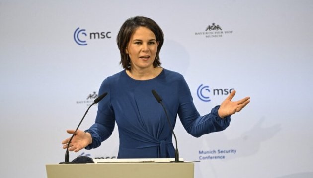 Ukraine needs "winter protective shield" - Baerbock