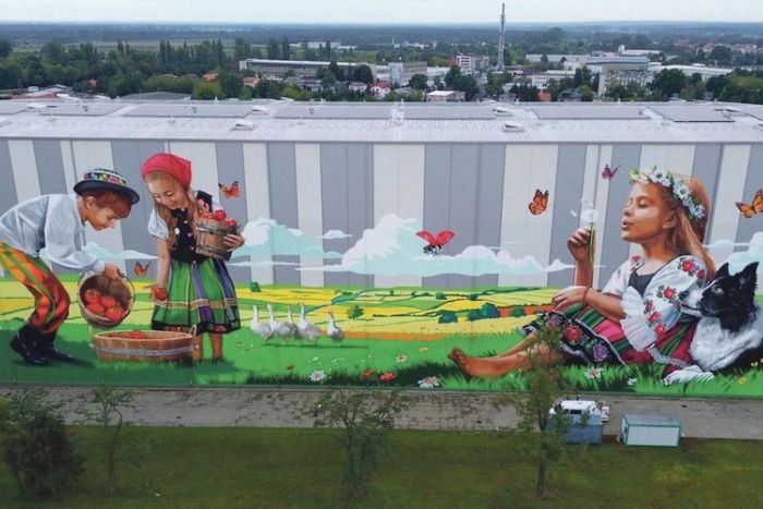 Stunning mural inspired by ‘beauty and tradition’ of Łowicz becomes largest in Poland