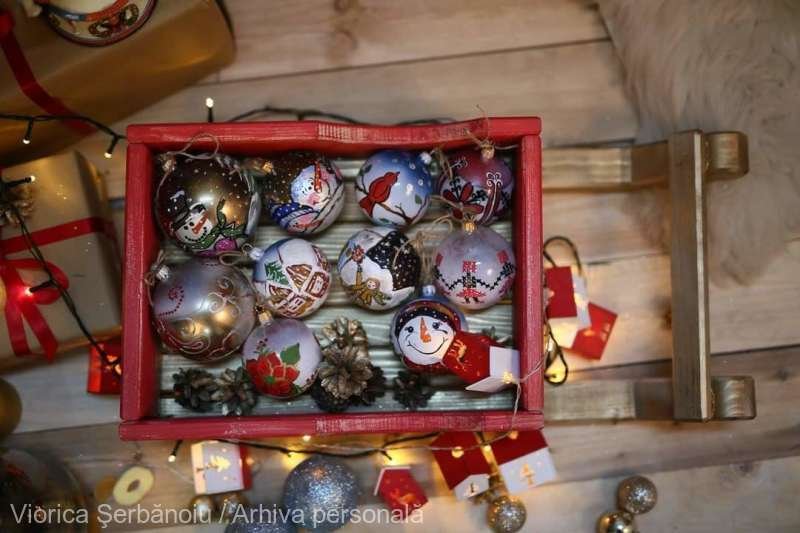 Hand-made and hand-painted Christmas balls - a journey through childhood