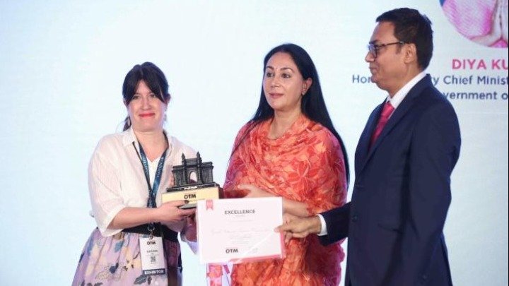 Greek kiosk receives 'Best Decoration Award' at Mumbai tourism fair; strong return to Indian market