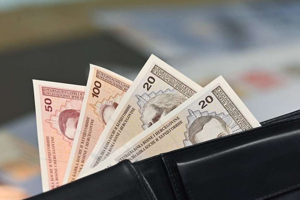 Average salary in BiH in January 2024 amounted to 1,328 KM, continued growth recorded