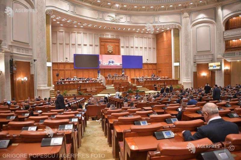 Parliament takes note of President Iohannis's briefing on approved training of about 50 Ukrainian military personnel