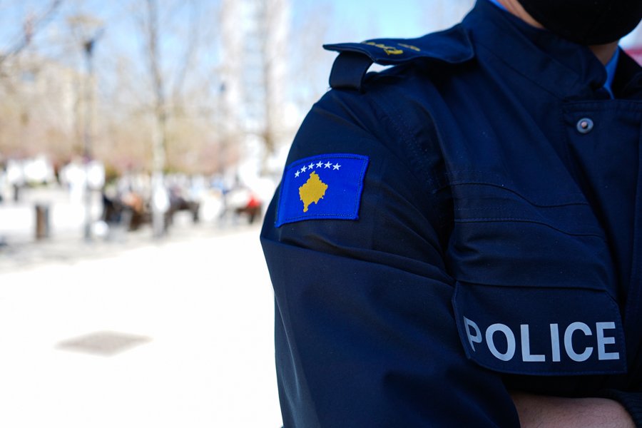 Central European Midday Report: "Law Enforcement Actions, Political Discussions, and Urban Development Initiatives Across Balkan Nations"