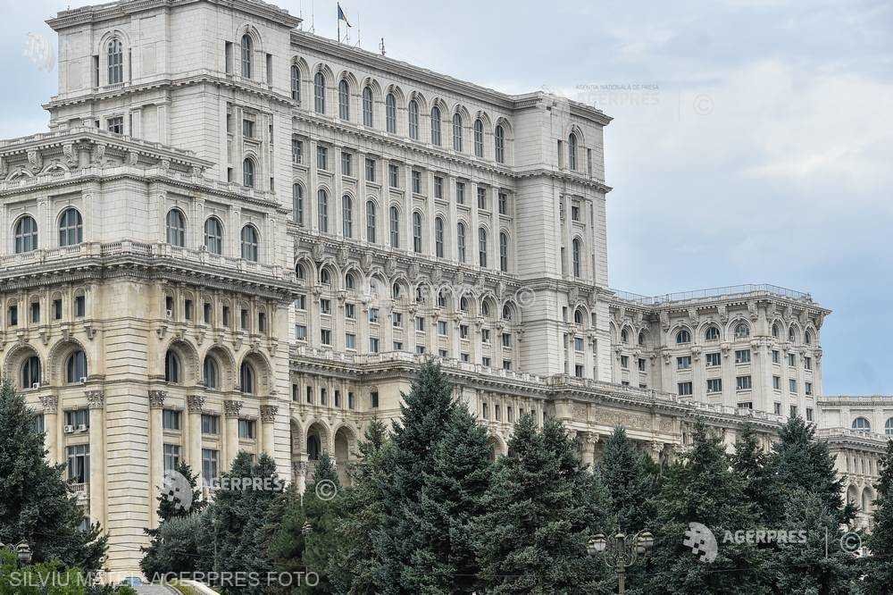 Central European Morning Report: "European Progressive Developments: Socialists Convene in Romania, Greece Advances Digital Transformation"