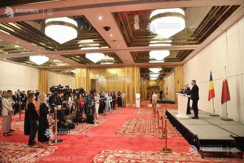PM Marcel Ciolacu begins working visit to Qatar, meets with reps of the Romanian community