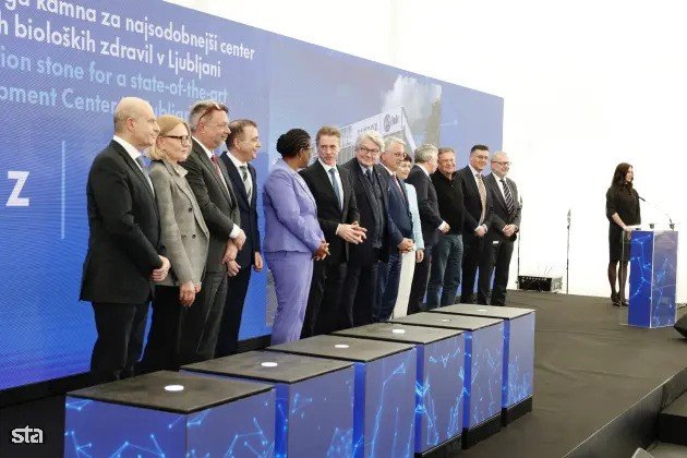 Central European Evening Report: "Regional Developments in Slovenia and Croatia"