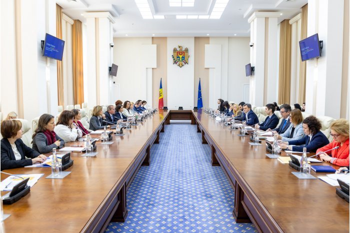 Central European Midday Report: "Electoral Developments in Bulgaria and Strategic Cooperation Between the UN and Moldova"