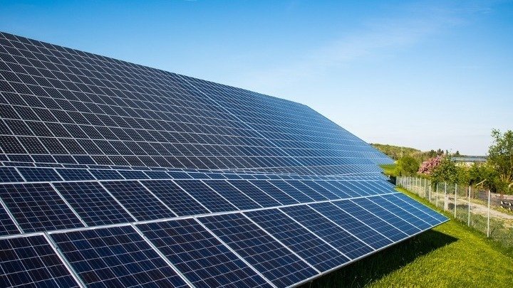 Central European Morning Report: "Global Energy Transformation and Regional Challenges: Rise of Renewables and Conflict Impact on Infrastructure"