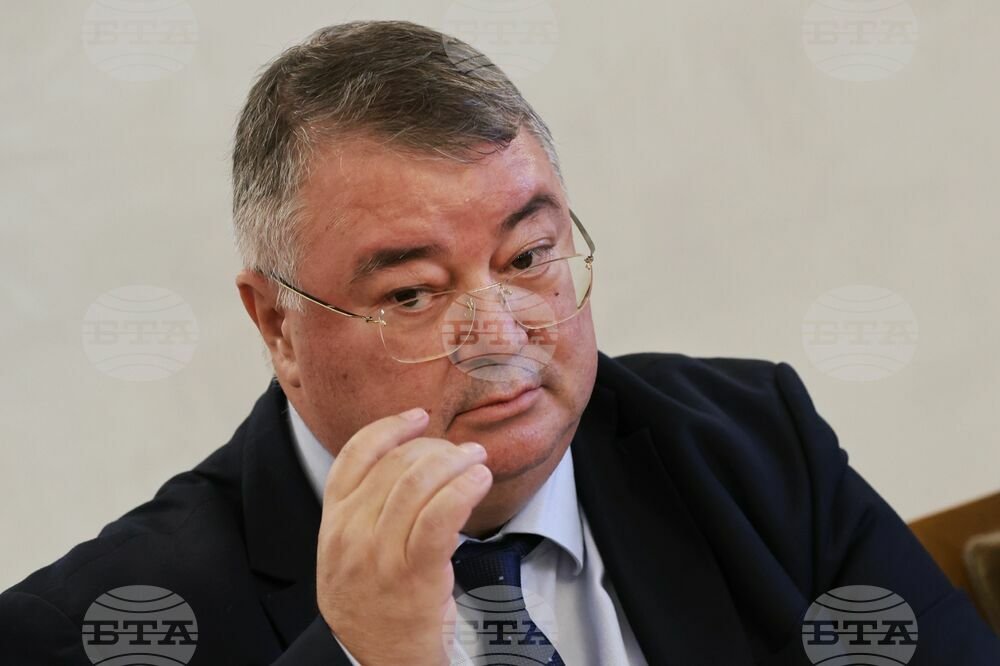 Central European Midday Report: "Government Decisions and Diplomatic Farewells"