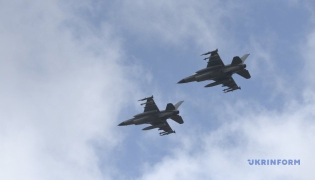 Zelensky presents F-16 fighter jets in Ukrainian skies