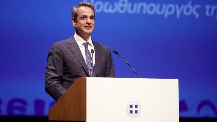 PM Mitsotakis: 2025 budget closes gap with European income, strengthens economy