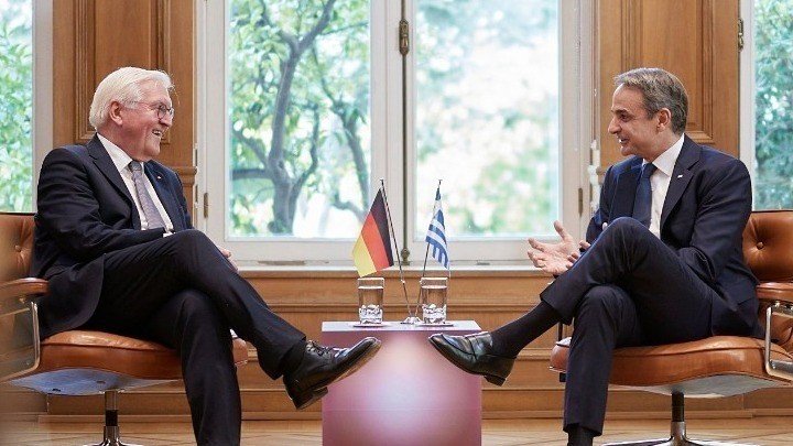 For Greece, the issue of war reparations is 'still very much alive', PM Mitsotakis says, receiving German president