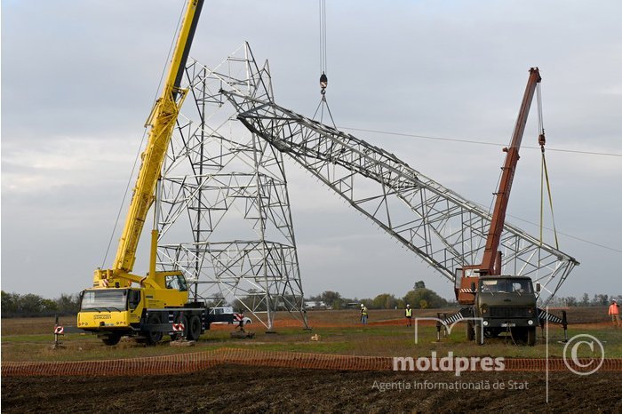 Vulcanesti - Chisinau overhead power line's construction