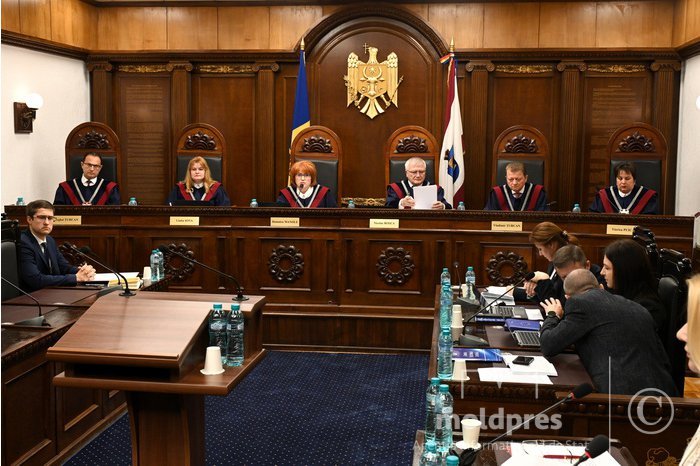 Constitutional Court confirms result of republican constitutional referendum on Moldova's accession to EU