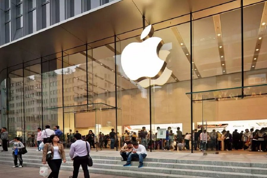 Apple falls behind in China