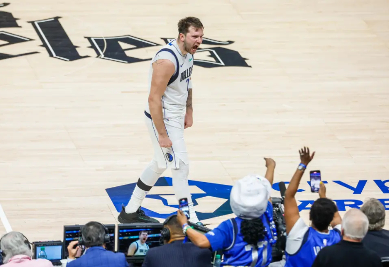 Los Angeles Lakers shake up NBA with surprise trade