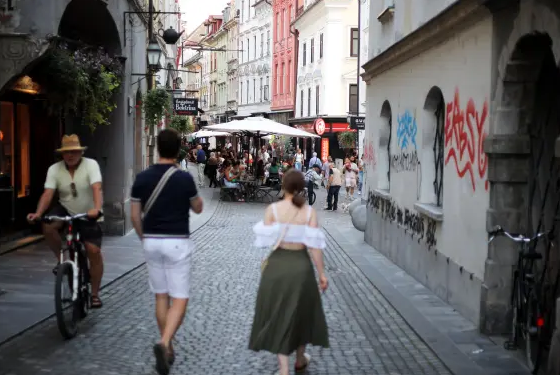Third of Slovenians doubt bright future for country
