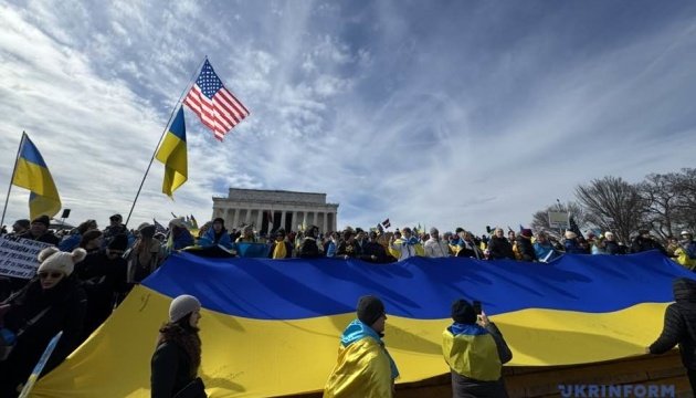 Thousands rally in Washington D.C. for continued support to Ukraine