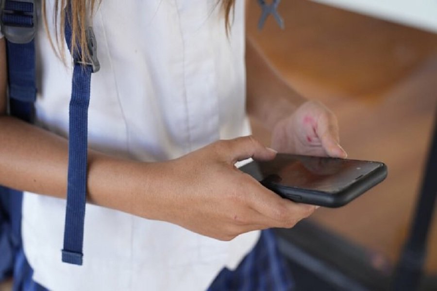 Experts warn on uncontrolled tech use in early childhood
