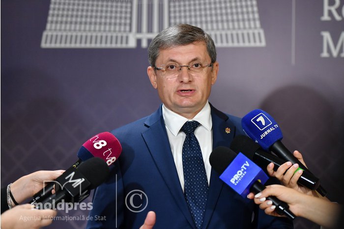 Moldovans Urged to Vote in Romanian Election