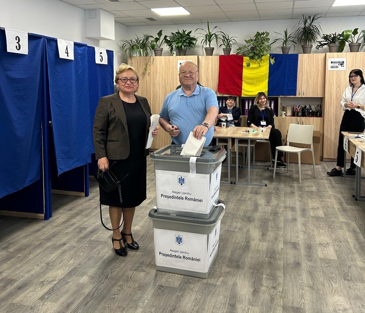 Nicușor Dan Leads Moldovan Vote