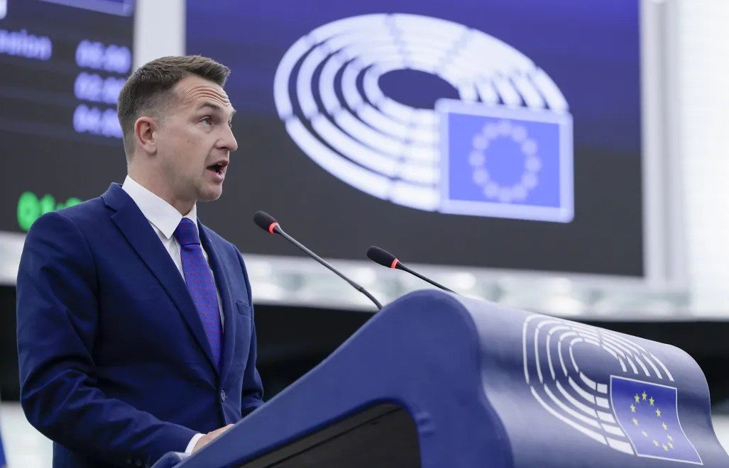 EU Warns of Tariff Response
