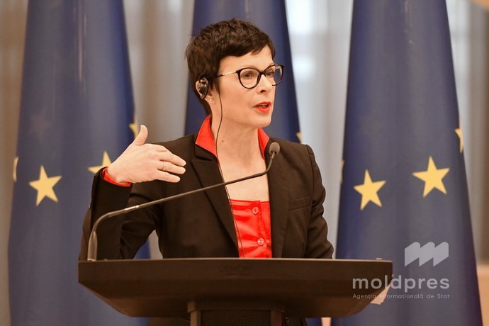 EU Commissioner Visits Moldova for Europe Day
