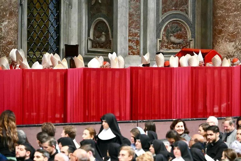 Cardinals Celebrate Mass Ahead of Papal Election