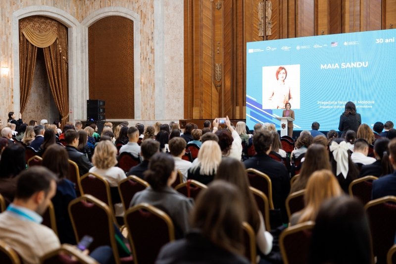 Sandu Marks 30 Years of JA Moldova
