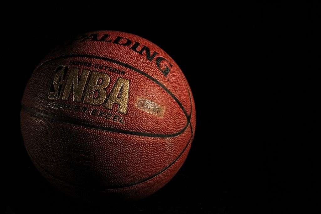 Knicks, Timberwolves roar closer to conference titles