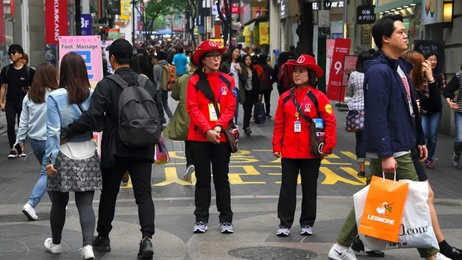 Asia Expands Tourist Info Centers as Europe Goes Digital