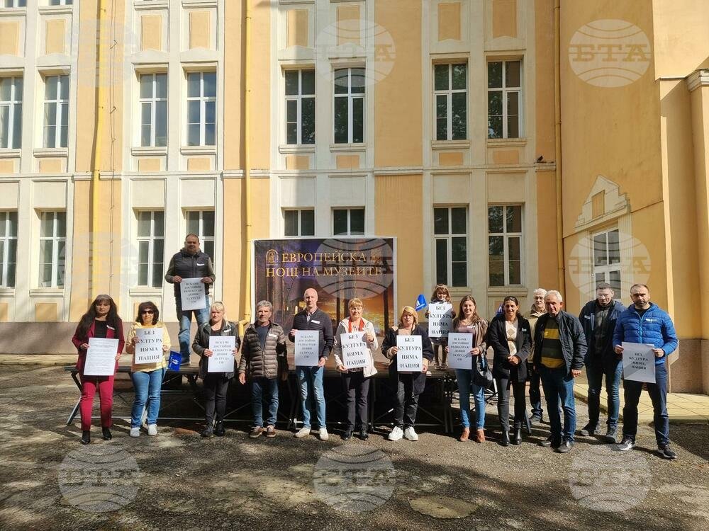 Museum Workers Demand Better Pay