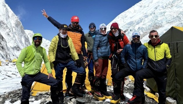 Record-Breaking Everest Climb by Six Ukrainians