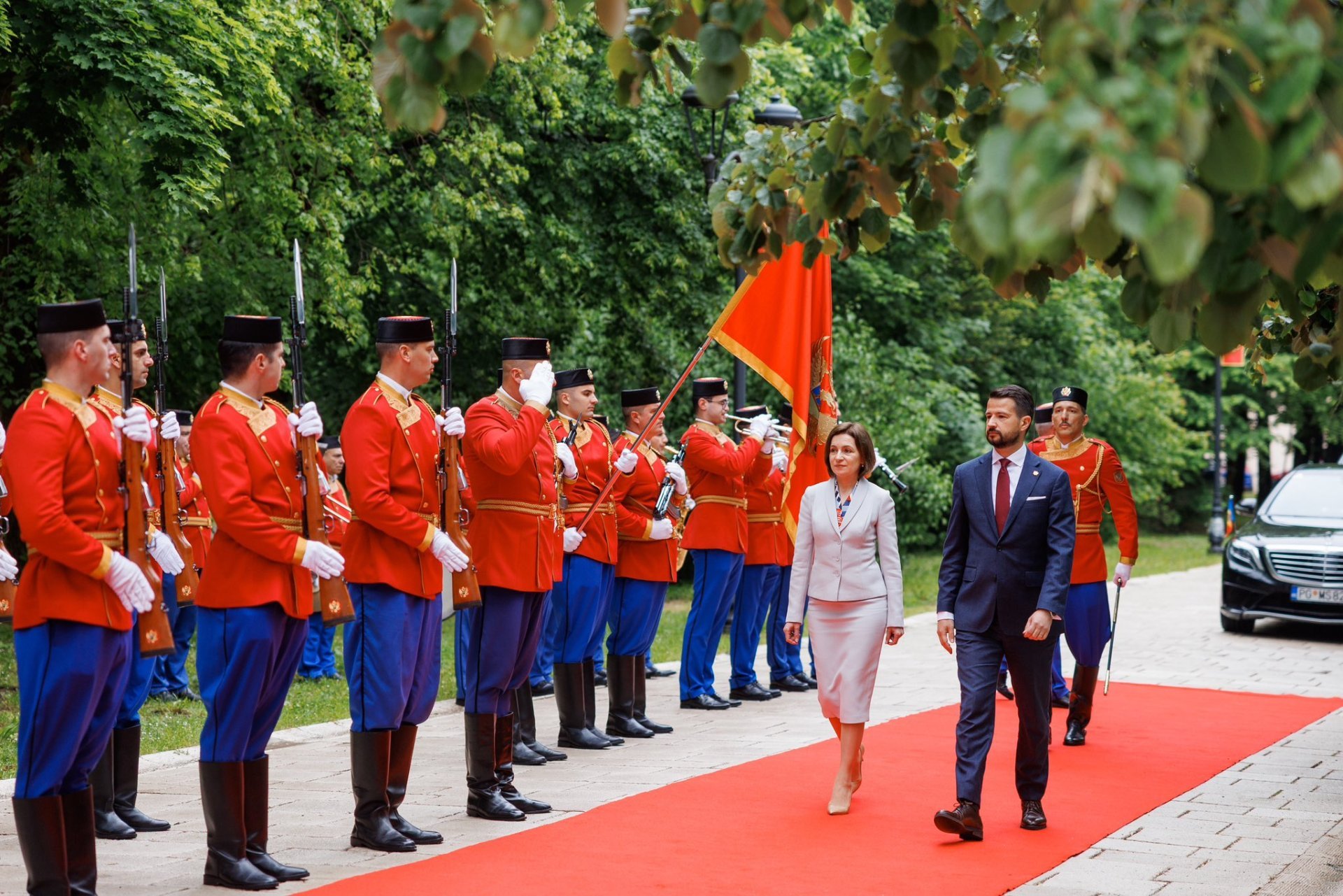 Sandu Visits Montenegro for EU Talks