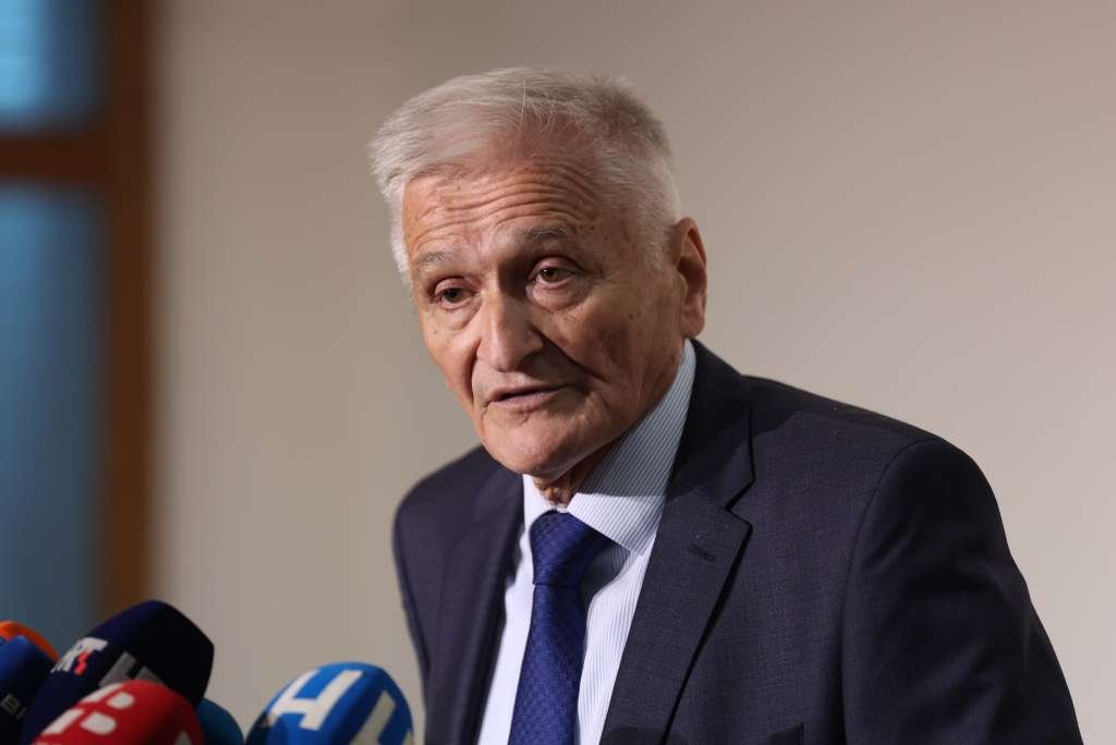Serb leaders halt Bosnia Parliament