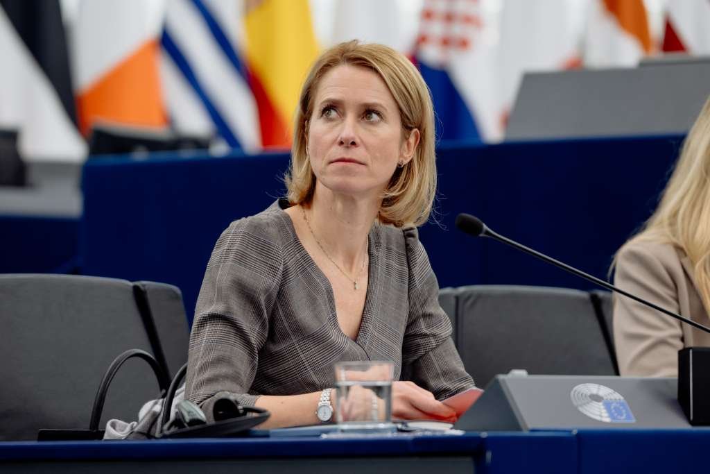 EU pushes Serbia on Russia, Kosovo issues