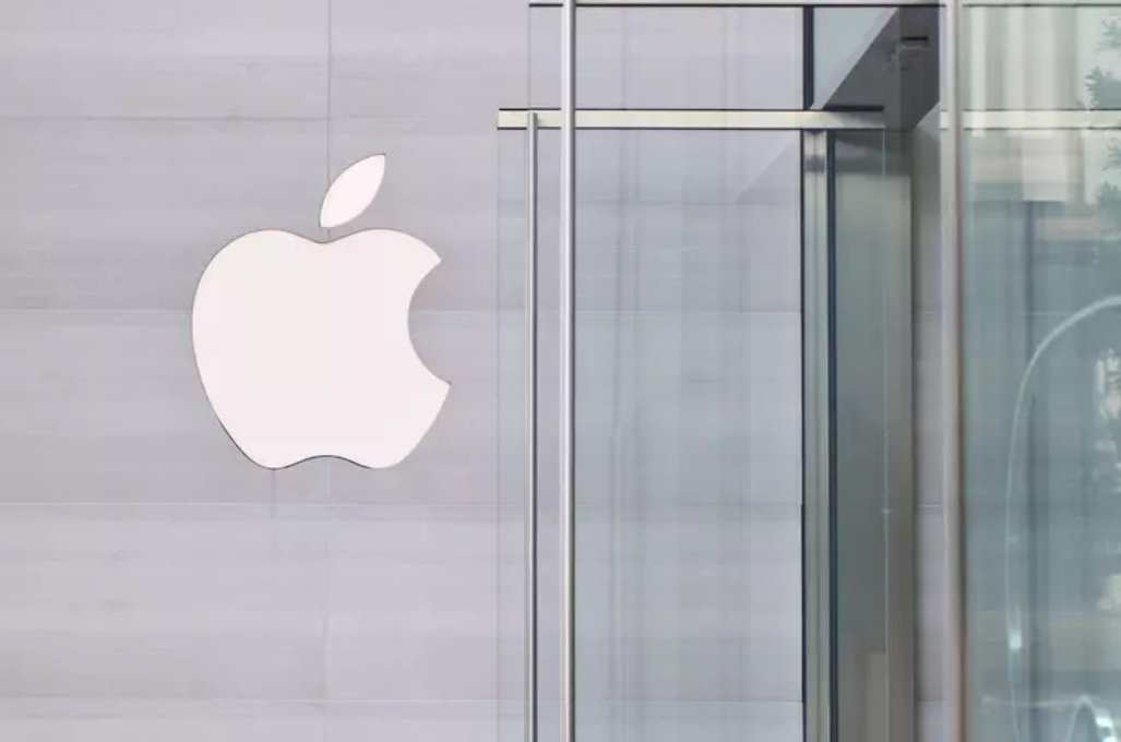 Apple Shares Drop After Trump Threatens 25% Tariff on iPhones