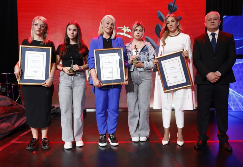 Flood victims' families, heroes crowned as persons of the year