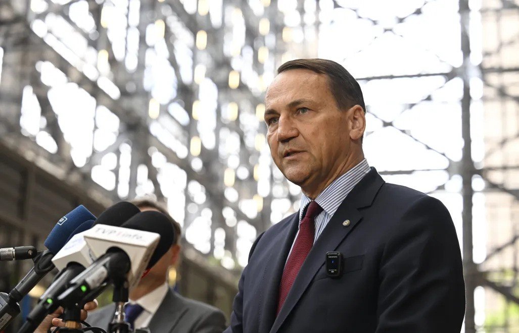 Poland Warns Migrants