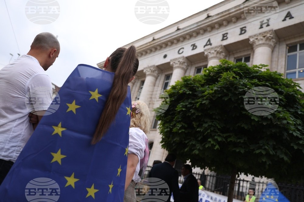 Protest in Sofia Backs EU Path, Opposes Peevski