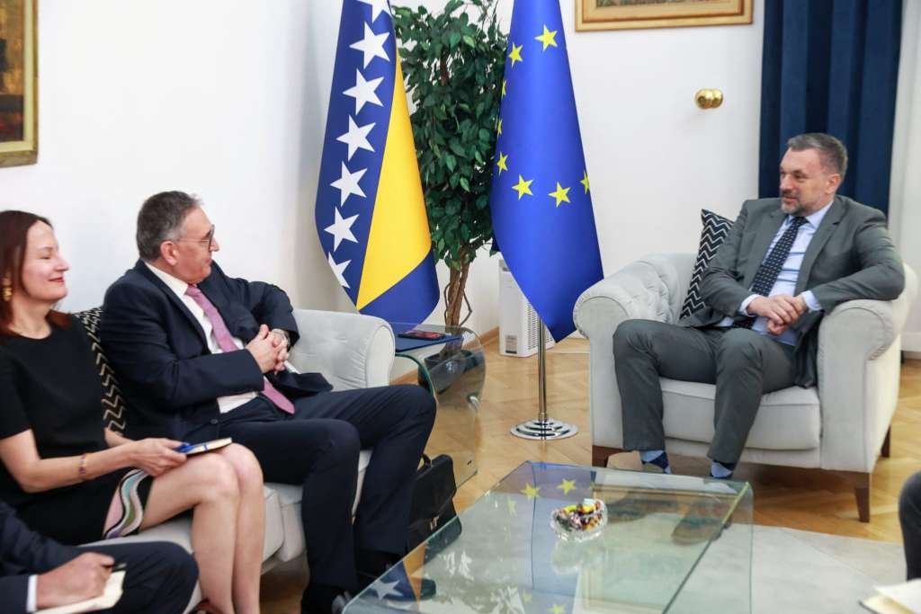 Council of Europe pledges to back pro-EU forces in Bosnia