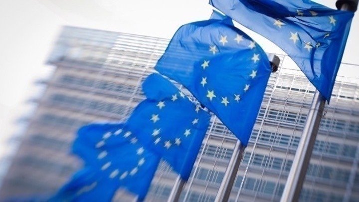 EU: Greece Meets Fiscal Targets, Faces Imbalances