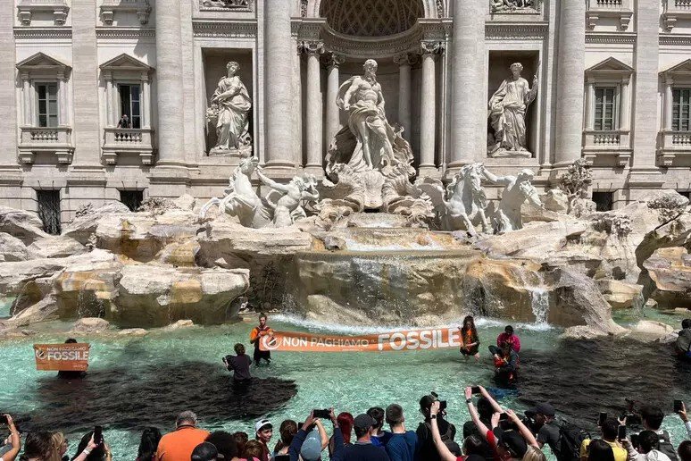 Rome Court Acquits Climate Activists Over Trevi Fountain Protest