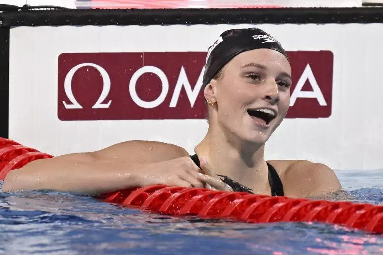Summer McIntosh sets second world record in two days