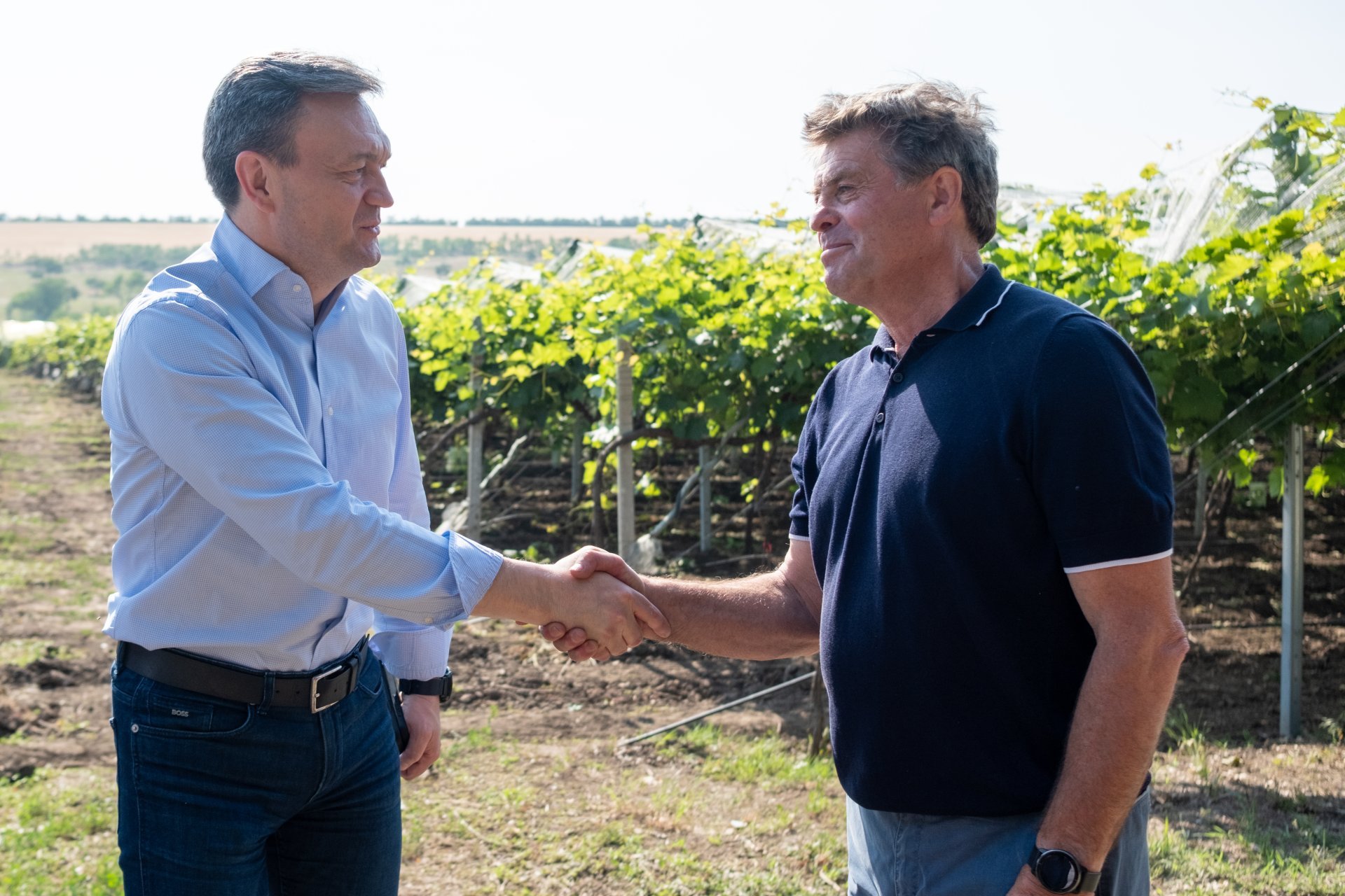 PM Recean Visits Innovative Farm in Cahul