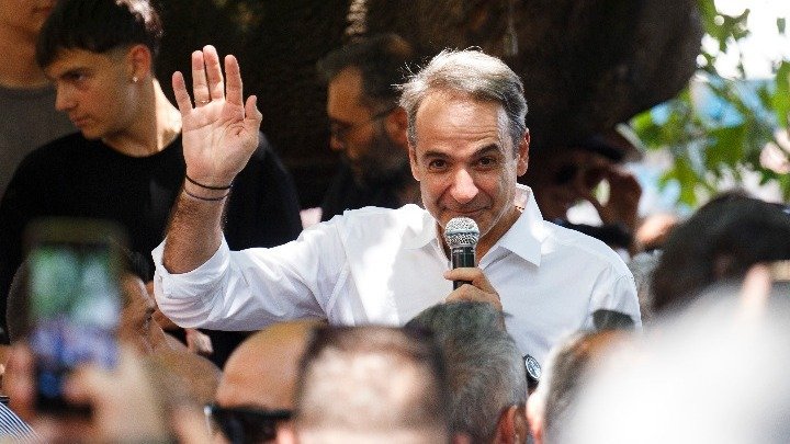 Mitsotakis Calls for Unity, Promises Growth