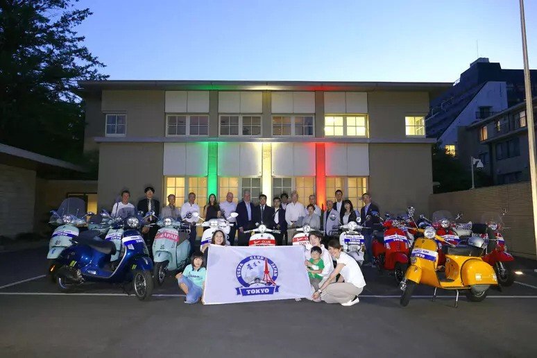 Italian Embassy in Tokyo Hosts Vespa Celebration